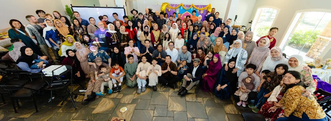 Large group photo of the IMATX community at the Eid al-Fitr celebration
